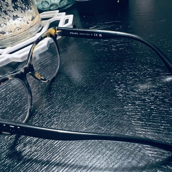 Authentic Prada frames !!!! I have the receipt to show it’s real Prada - Picture 2 of 8